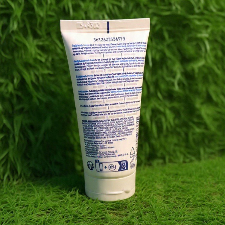 CeraVe Moisturising Cream | 50ml | For Dry to Very Dry Skin | With 3 Essential Ceramides + Hyaluronic Acid | Fragrance Free | Face & Body Cream
